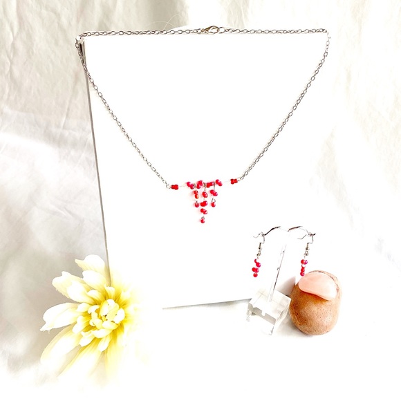Red & White Tiered Pendant Necklace & Earrings - Picture 2 of 8